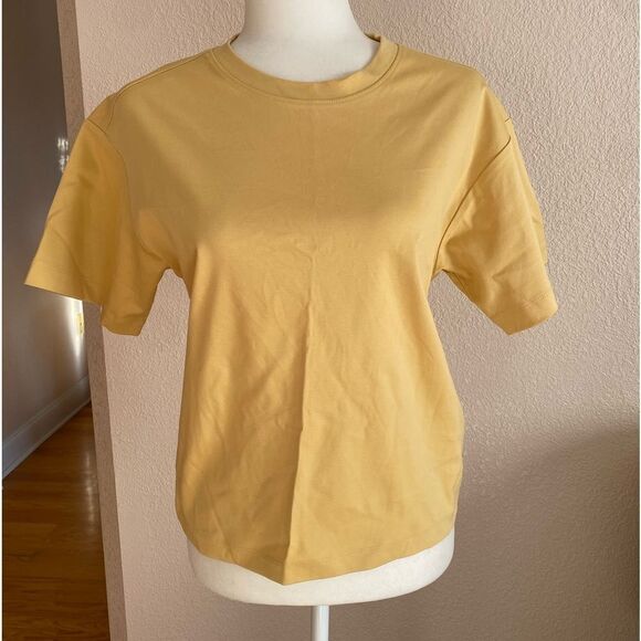 Banana Republic T-Shirts - Picture 1 of 3